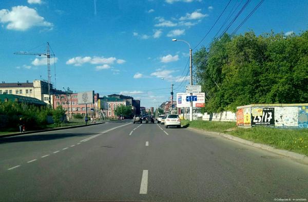 Дорогу в Омске расширили креативным способом